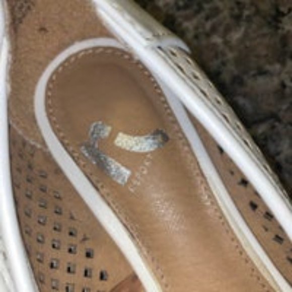 Girls Sz 13 Report Floral Cutout Flats - Picture 4 of 4